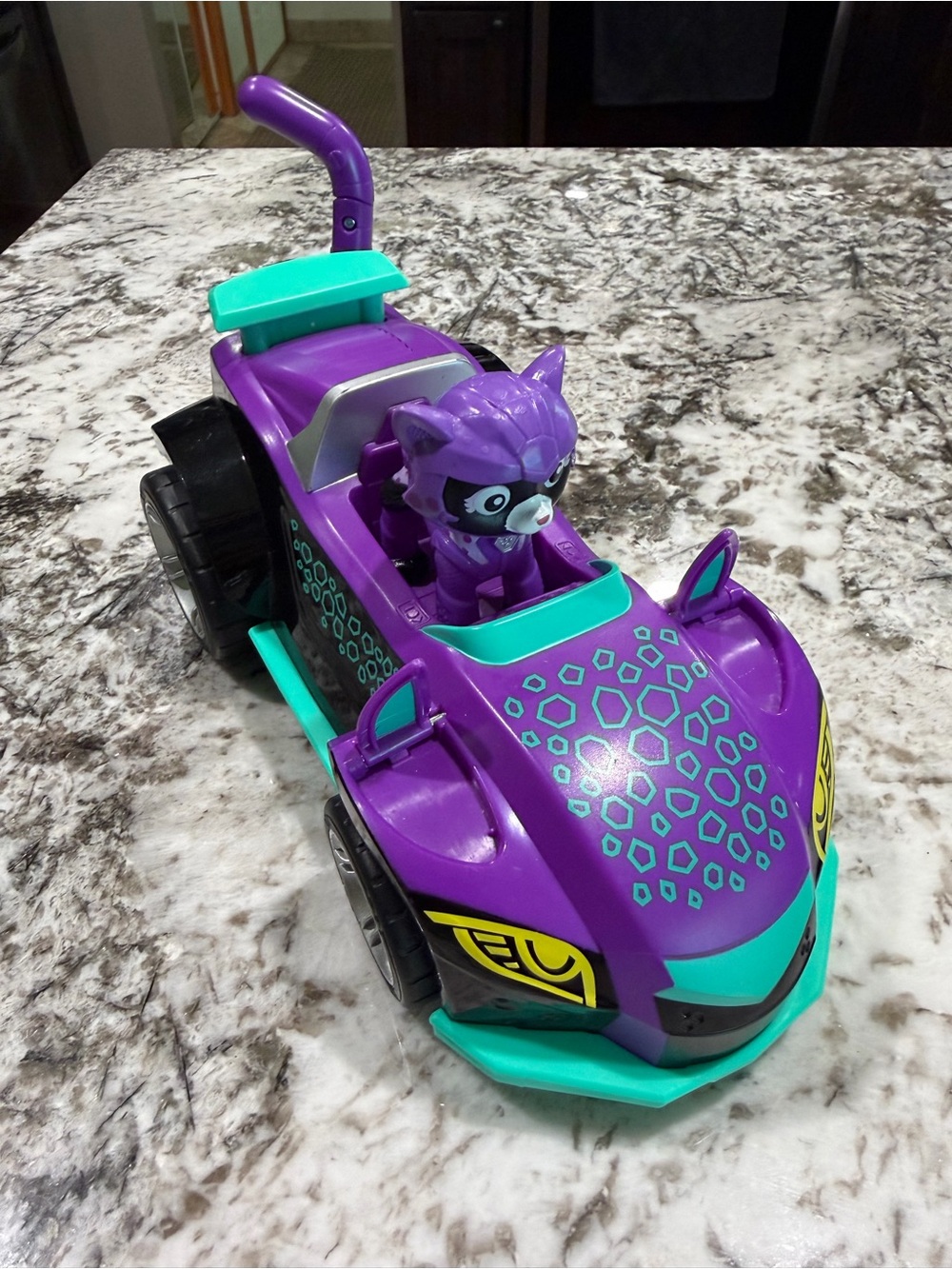 Paw Patrol Shade Cat Pack with Jaguar Transforming Vehicle